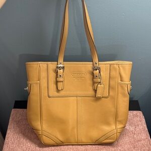 Coach  Hampton Tote Shoulder Bag Tan vintage